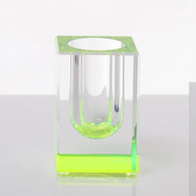 Load image into Gallery viewer, Bloomin&#39; Vase in Green - Short